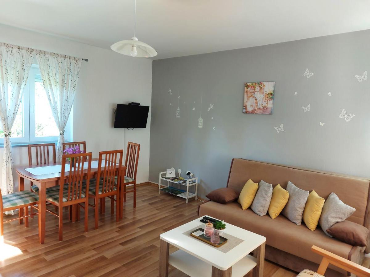 Apartment Rosie Smoljanac